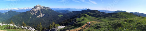 sentier de randonnée en montagne - alpage du charmant som en chartreuse photo