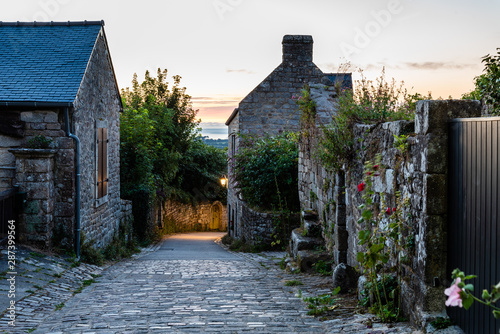 Fototapeta Naklejka Na Ścianę i Meble -  Old street in the medieval village of Locronan