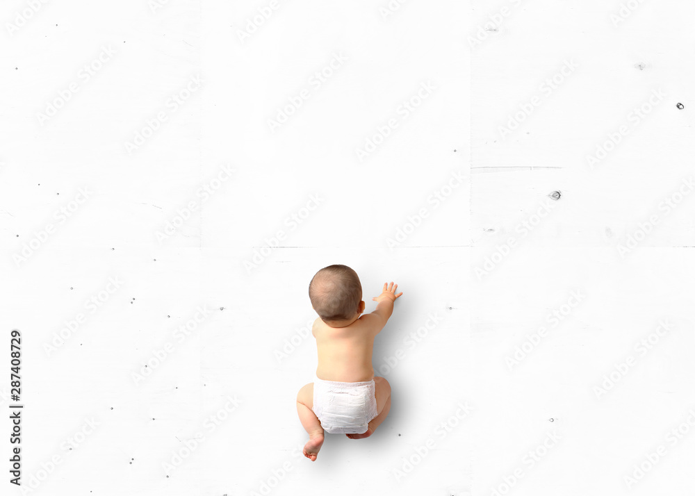 Papier peint Cute baby crawling on the floor top view