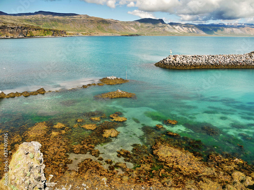 Fototapeta Naklejka Na Ścianę i Meble -  Sea and rocks. Iceland