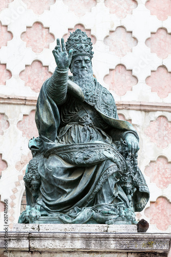 Photograph of the bronze statue of Pope Julius III, in front of the Cathedral of San Lorenzo in Perugia, Italy. Very detailed hd image.