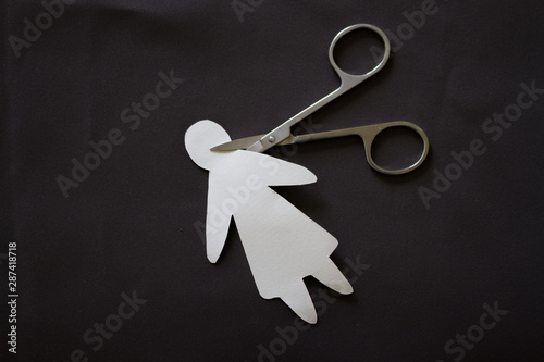 Bilde på lerret Cutting head of paper person