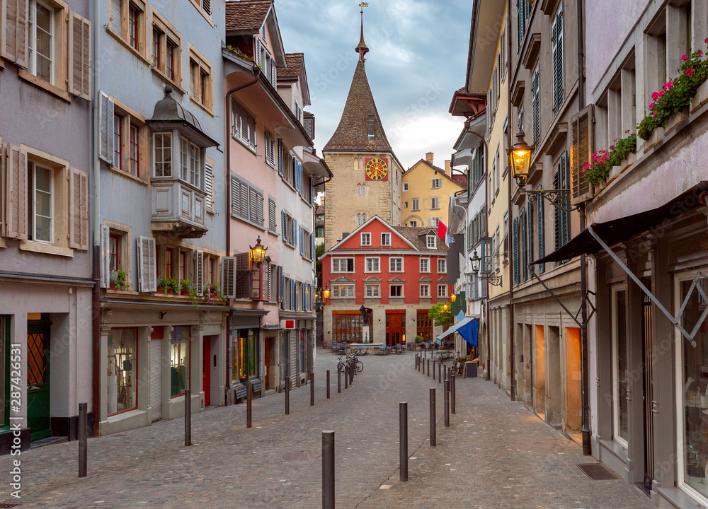 Obraz premium Zurich. Narrow street of the old city on a sunny day.