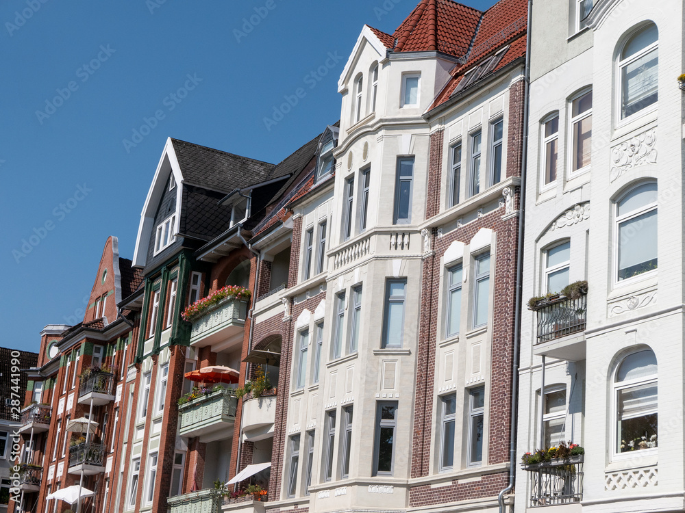 Fassade eines Altbaugebäudes in Kiel, Deutschland