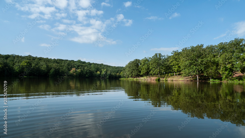 Obraz premium Oklahoma lake with campground in summertime