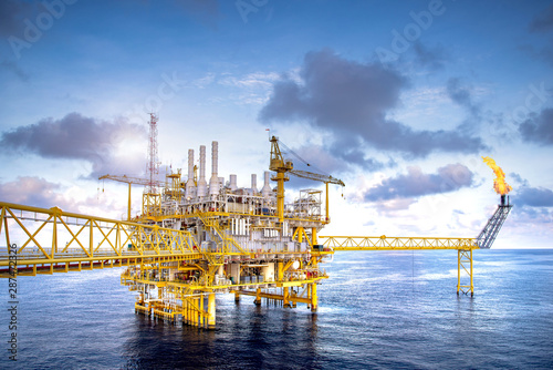 Offshore oil and gas platforms are in the process of releasing gas to the flame platform to reduce the pressure in the production process and forward the converted refinery. For the petroleum industry