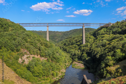 Auvergne - Puy-de-Dôme - Sauret-Besserve - La Sioule et le viaduc des Fades