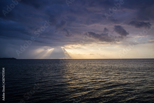 Fototapeta Naklejka Na Ścianę i Meble -  Sunset rays shining over the ocean