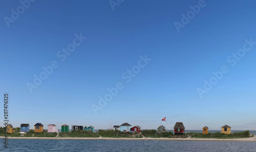 Insel Aeroe in Dänemark mit bunten Strandhäusern und viel Himmel photo