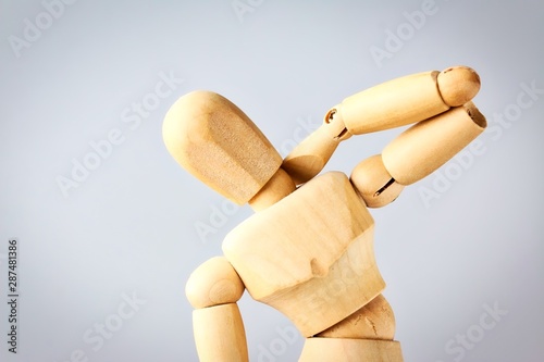 Obraz na płótnie Wooden mannequin figure expressing neck pain. w salonie