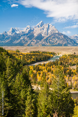 Fotografia Grand Teton Mountain Range forms the background of the Snake River and fall colo