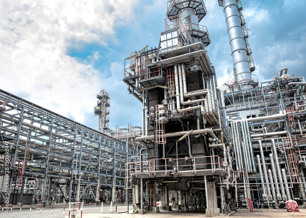 Fototapeta premium Oil and gas industrial,Oil refinery plant form industry,Refinery factory oil storage tank and pipeline steel with sunset and cloudy sky background,Thailand