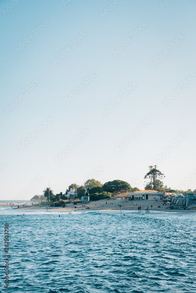 Fototapeta premium View of the beach of Malibu Point, from Malibu Pier, California