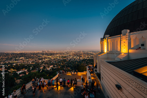 Canvas-taulu Griffith Observatory at night, in Griffith Park, Los Angeles, California