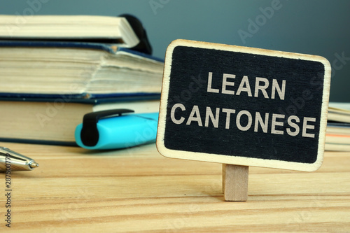 Foto Learn Cantonese language concept. Book and notebooks.