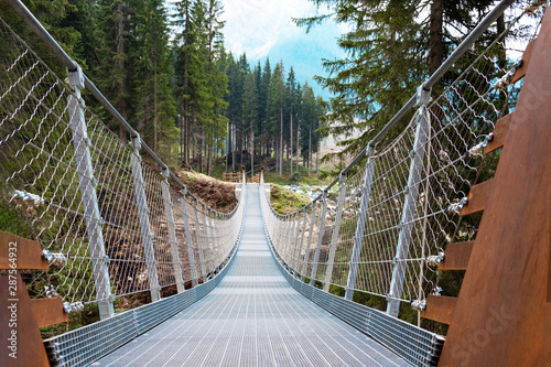 Fototapeta Naklejka Na Ścianę i Meble -  Suspension bridge in the forest