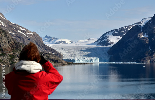 Wallpaper Mural Touristen auf Kreuzfahrtschiff im Prins Christian Sund, Grönland Torontodigital.ca