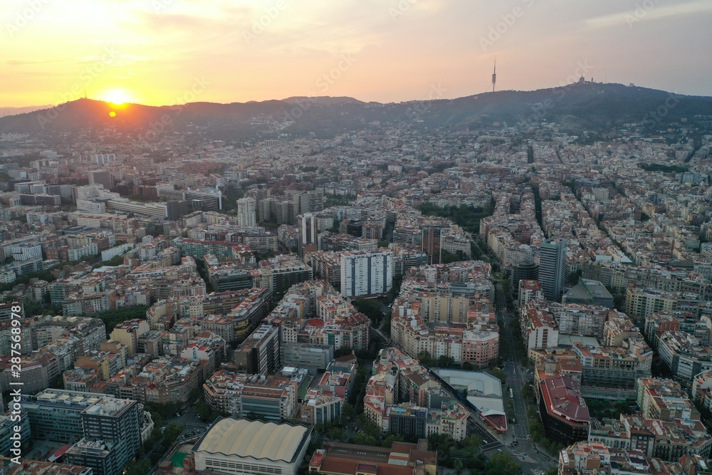 Fototapeta premium Barcelona, Diagonal Avenue, Francesc Macia Square, Sunset