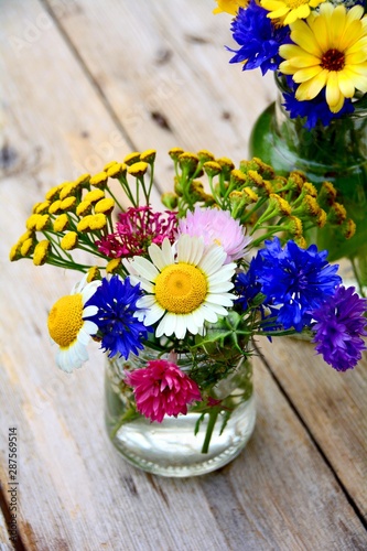 Kleiner Wildblumen Blumenst...