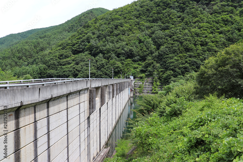 Obraz premium 横川ダム（長野県辰野町）,yokokawa dam,tatsuno town,nagano pref,japan