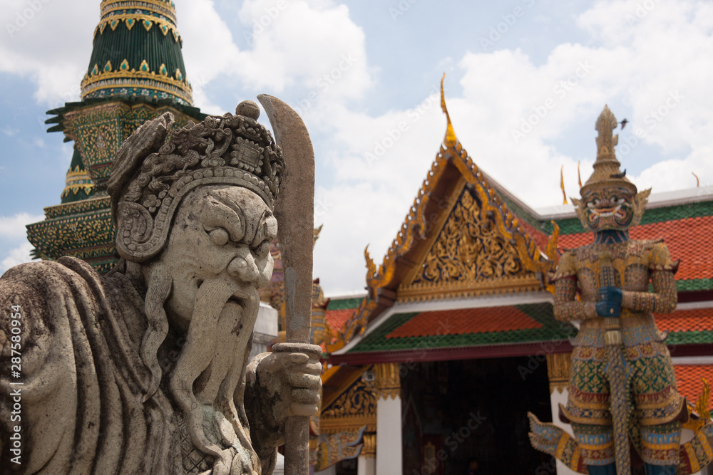Fototapeta premium Wat Phra Kaew, Temple of the Emerald Buddha Wat Phra Kaew is one of Bangkok's most famous tourist sites at Bangkok, Thailand