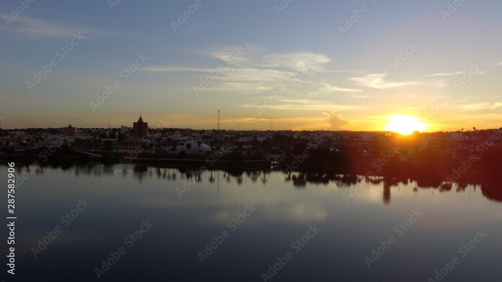 Naklejka premium por do sol cerrado