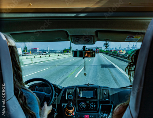 Fototapeta Naklejka Na Ścianę i Meble -  Mit dem Reisemobil unterwegs auf der Autobahn