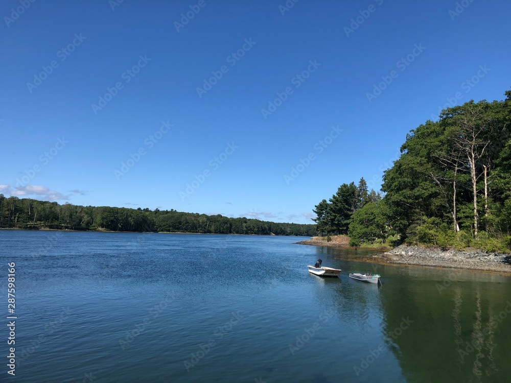 Naklejka premium krajobraz z rzeką