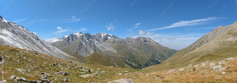Φωτογραφία Tien Shan mountains near the city of Almaty, Kazakhstan