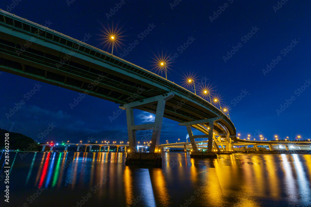 Obraz premium 夜景 海田大橋、仁保ジャンクション（長時間露光）