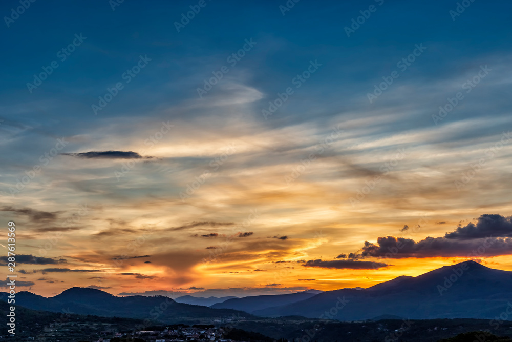 Ocaso en el cerro Lancharrasa. Cadalso de los Vidrios. Madrid.. España. Europa.