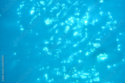  acuático piscina azul mar con textura natación verano claro oceáno abstracta recubrir turquesa dechado mecer olas aseado liquida diáfano mojado mecer olas acuático naturaleza alumbrado