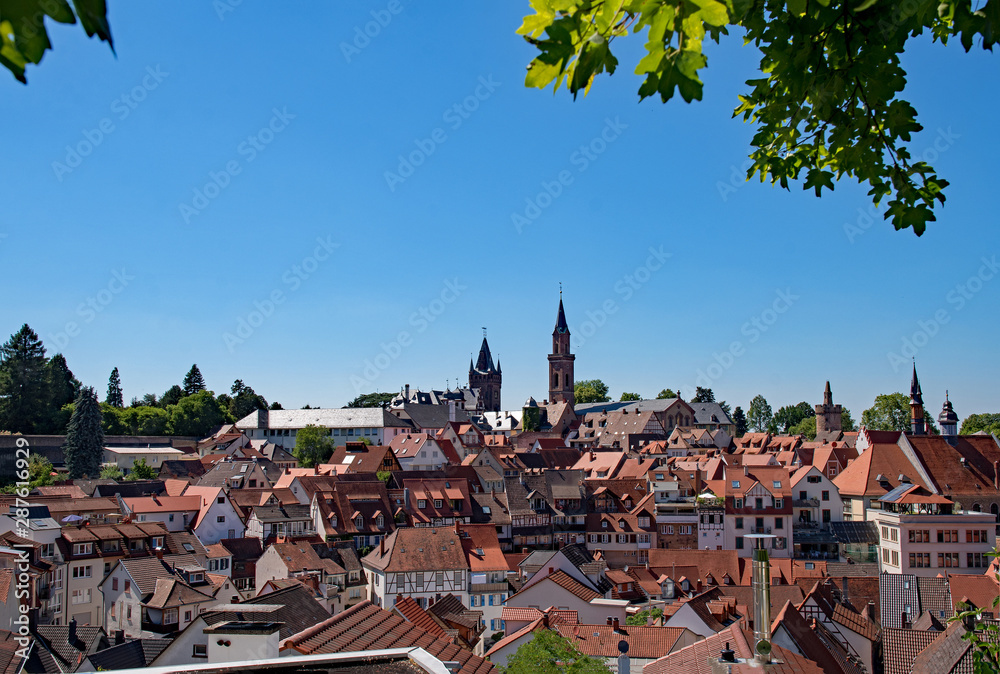 Blick über die Altstadt von Weinheim an der Bergstraße in Baden-Württemberg, Deutschland 