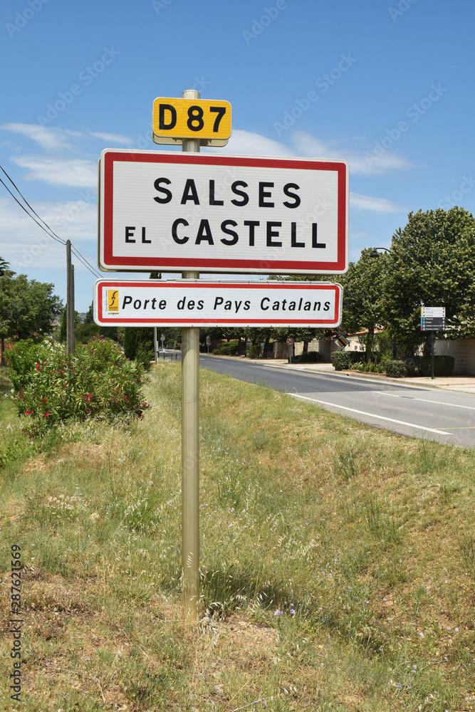 Entrée commune de Salses-le-Château, Pyrénées-orientales, Occitanie, Catalogne