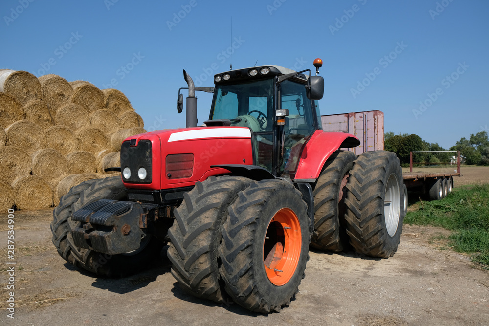 Stacks Of Hay Bales and tractor in farmland - Zulawy (Marshland), Żuławy Elbląskie, Poland Przesłano 3 dni temu ODMOWA ZWIĄZA Stacks Of Hay Bales and tractor in farmland - Zulawy (Marshland), Żuławy Elbląskie, Poland Przesłano 3 dni temu ODMOWA ZWIĄZA