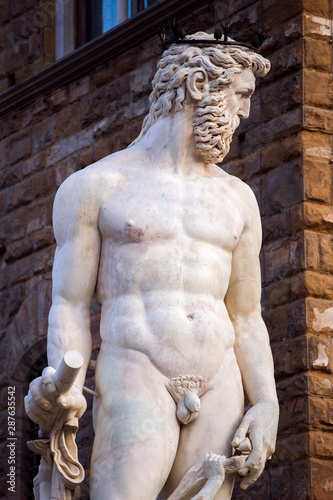 Statue in Florence, Italy © Nino Pavisic