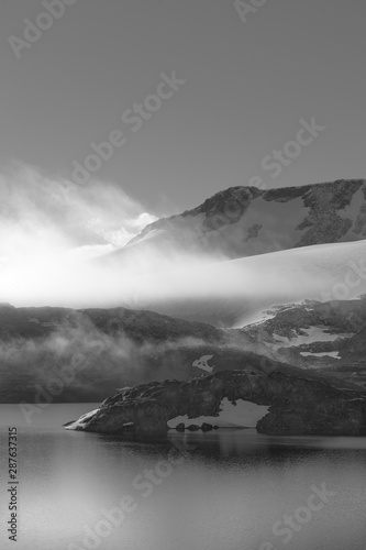 Sonnenaufgang im Fjord Norwegen 1
