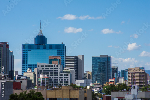 Vista panorámica desde las alturas de los edificios de la Ciudad de México con el World Trade Center al fondo