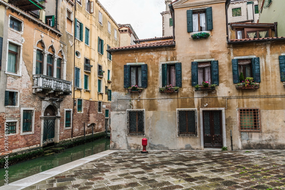 Fototapeta premium Early morning in Venice square