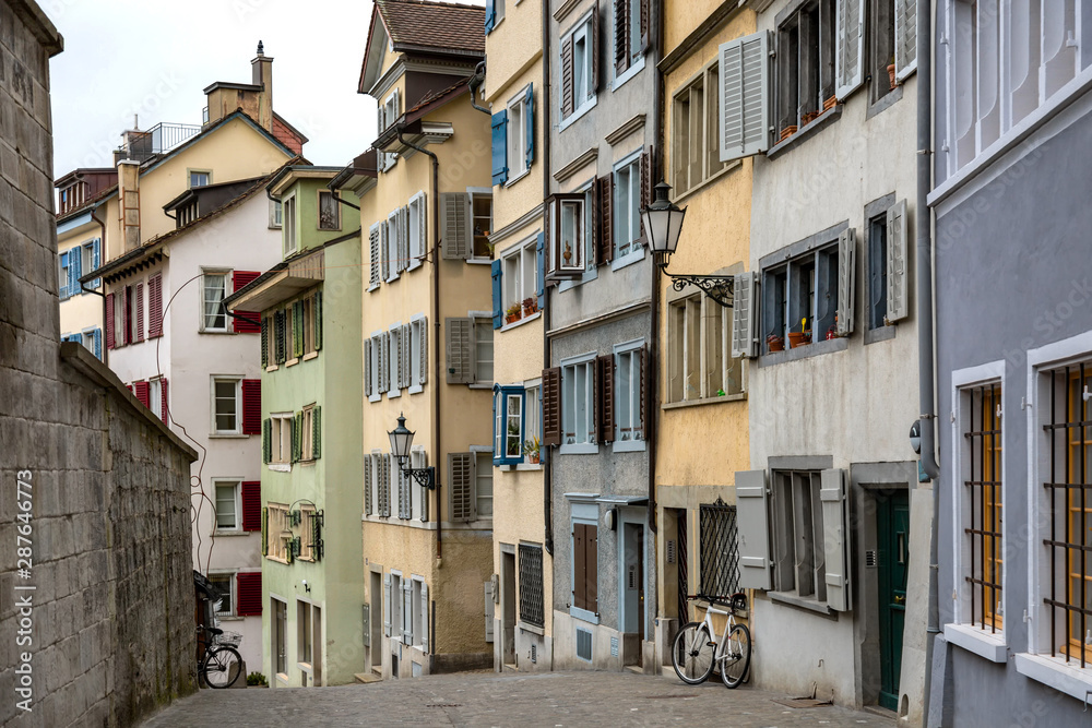 Fassaden in einer Strasse in Zürich