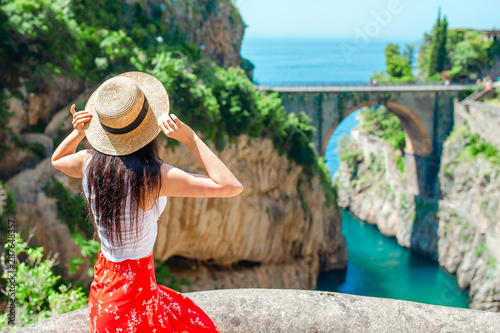 Εκτύπωση καμβά Famous fiordo di furore beach seen from bridge.
