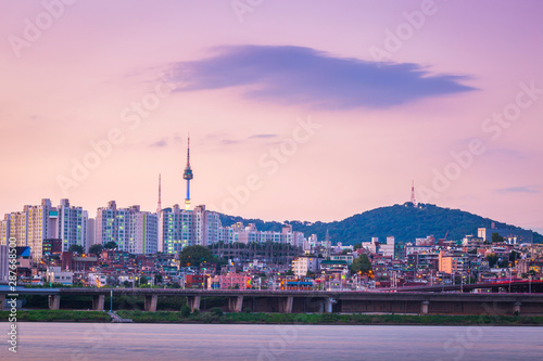 Canvas Print Han River in the evening and n seoul tower behind, seoul, south korea