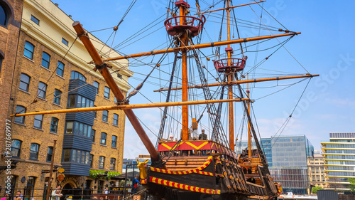 Fotografija The replica of the Golden Hinde, the UK' famous ship
