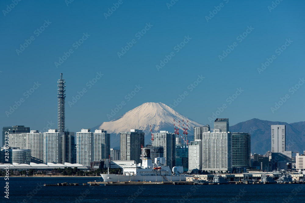 Fototapeta premium 横浜と富士山
