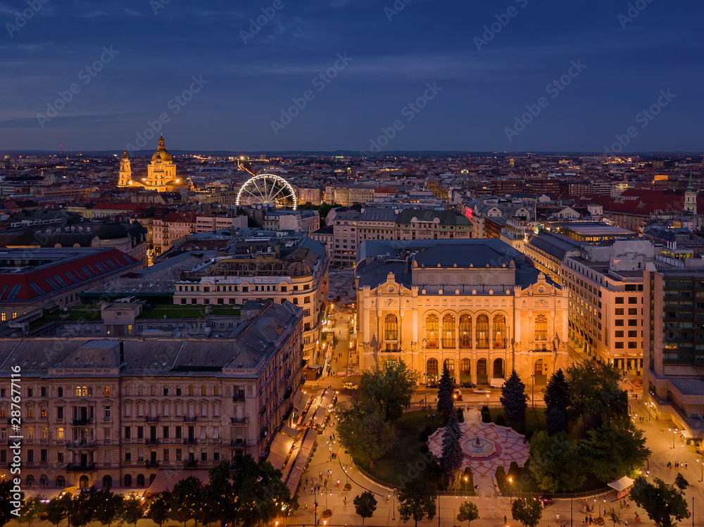 Fototapeta premium Budapest downtown cityscape from aerial view