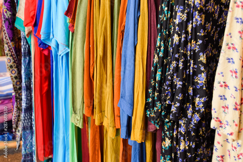 Indian fabrics on the market, fabrics, bedspreads and clothing from India © eleonimages