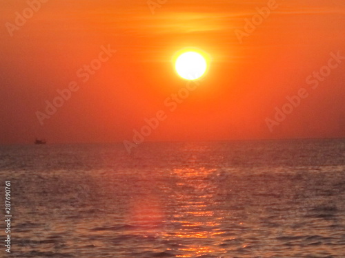 sunset over the sea © ศิริพงษ์ มุสิกะศิริ