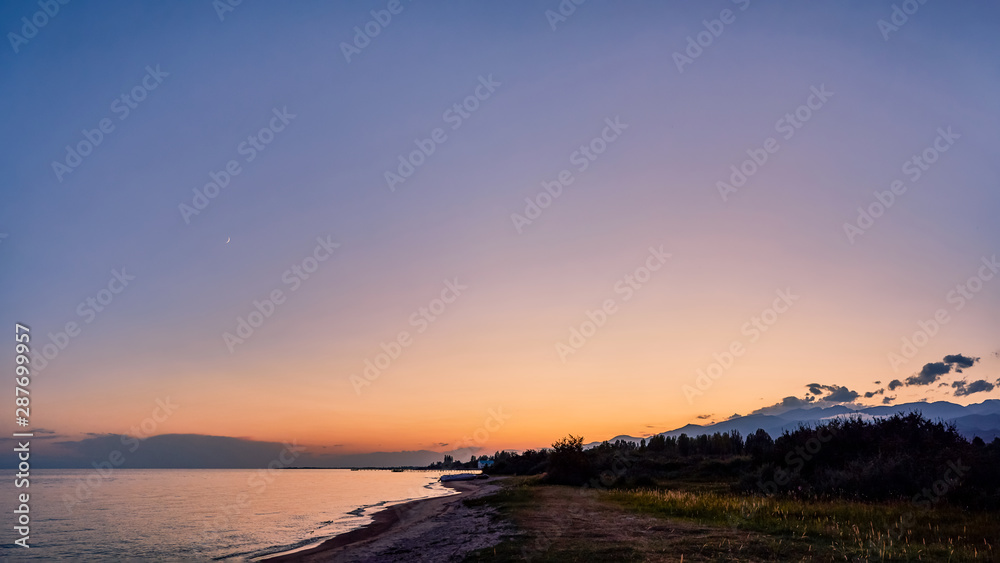 Beautiful panoramic view of the beach at dawn, lit by morning sunlight, luxurious summer adventures, outdoor activities, tourism Beautiful panoramic view of the beach at dawn, lit by morning sunlight, luxurious summer adventures, outdoor activities, tourism
