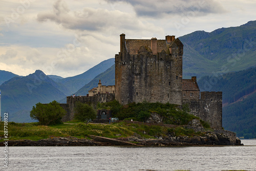 Wallpaper Mural Eilean Donan Castle Torontodigital.ca