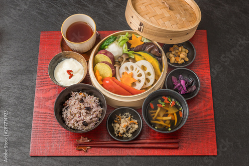 蒸し野菜料理　Steamed vegetables with medicinal dishes